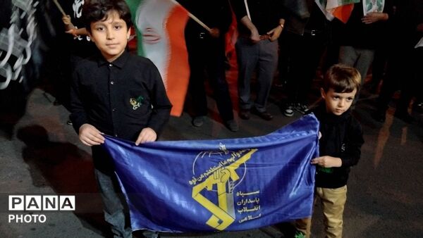 هم‌نوایی فرهنگیان و دانش‌آموزان اهر در سوگواره شبانه رهبر شهید