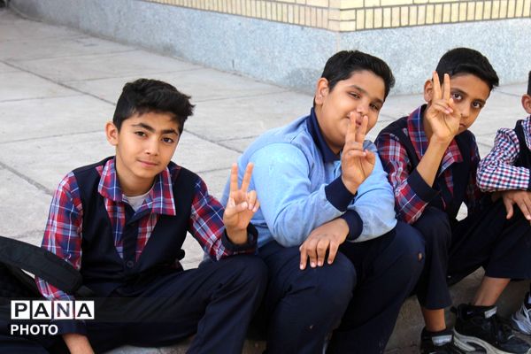 افتتاح دبستان پسرانه با حضور وزیر آموزش و پرورش
