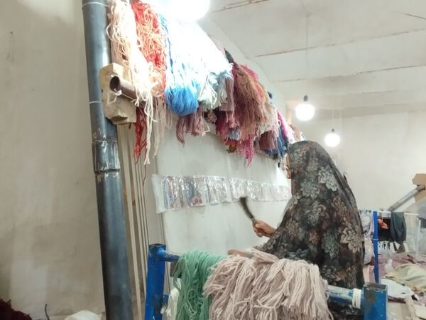 هنر قالی بافی ،پیشه‌ سنتی‌ بانوان‌ مهدی آباد خلیل آباد 