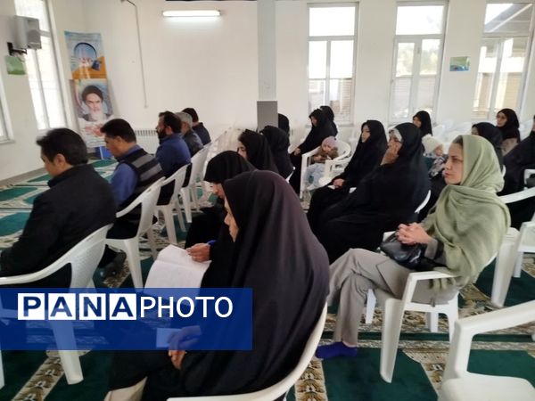 کارگاه توانمندسازی والدین در کاشمر