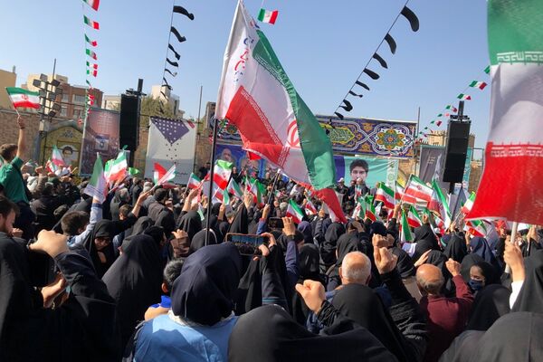 اجتماع عظیم دانش آموزان ناحیه دو شهرری به مناسبت یوم الله ۱۳ آبان در میدان نماز