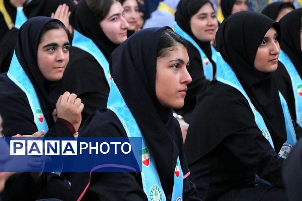 بهارستان دو صحنه همفکری، همدلی و همکاری پیشتازان در همایش یاوران انقلاب