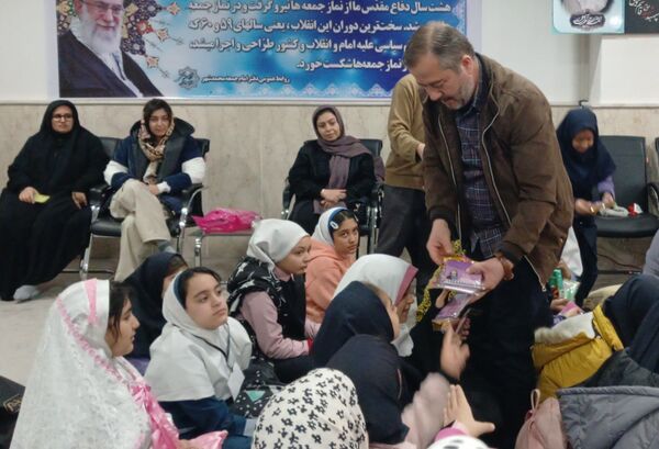 برنامه رویش آدینه با حضور دبستان دخترانه امام مهدی۲  در محمدشهر کرج