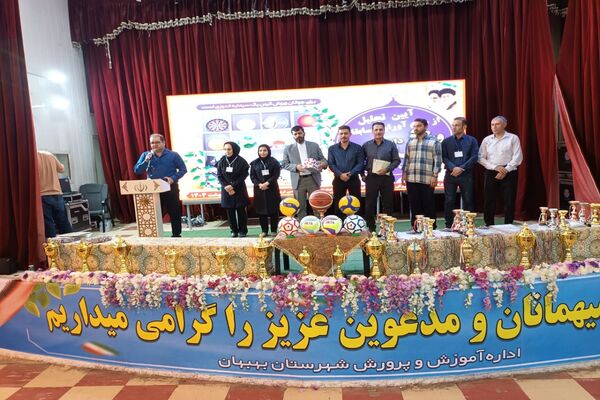 تجلیل از ۵۰۰ دانش‌آموز دختر و پسر مقام‌آور مسابقات ورزش دانش‌آموزی بهبهان