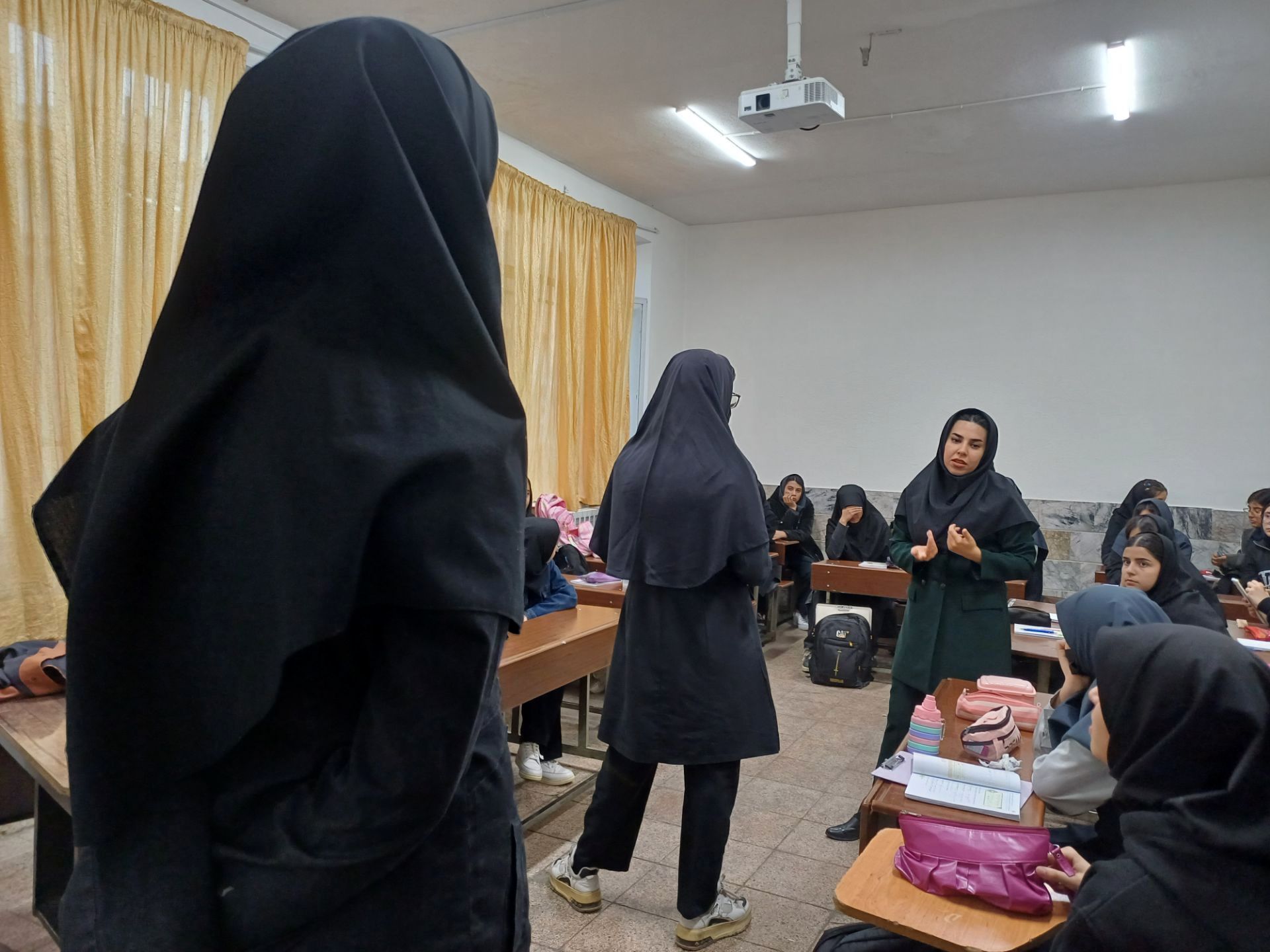 کارگاه آموزشی مشاوره در دبیرستان مطهره ناحیه ۶ مشهد