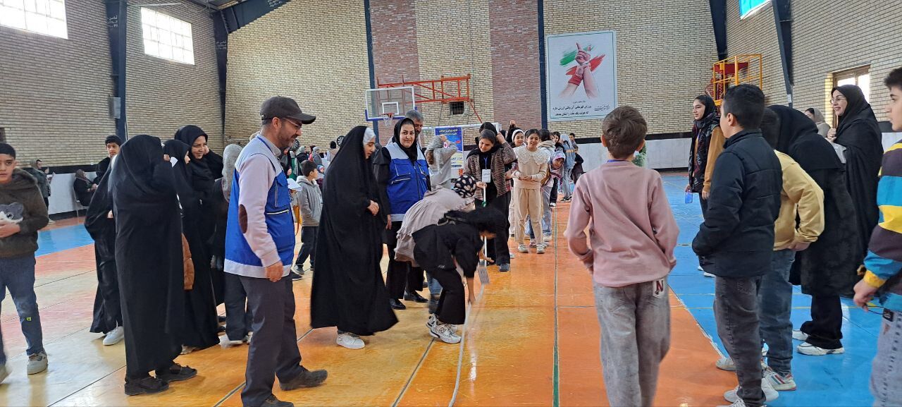 مسابقات طناب‌کشی و دارت در سالن زینبه شهرستان شیروان
