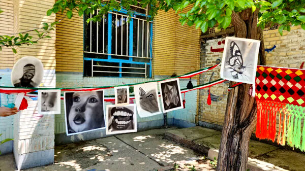 بازارچه دانش‌آموزی در مدرسه بنت‌الهدی یاسوج به‌مناسبت هفته مشاغل