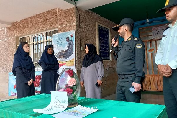 گرامیداشت هفته نیروی انتظامی در مدارس رودهن 