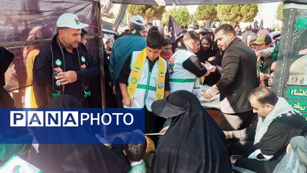 خدمت‌رسانی موکب سازمان دانش‌آموزی کهگیلویه و بویراحمد در پیاده‌روی جاماندگان اربعین