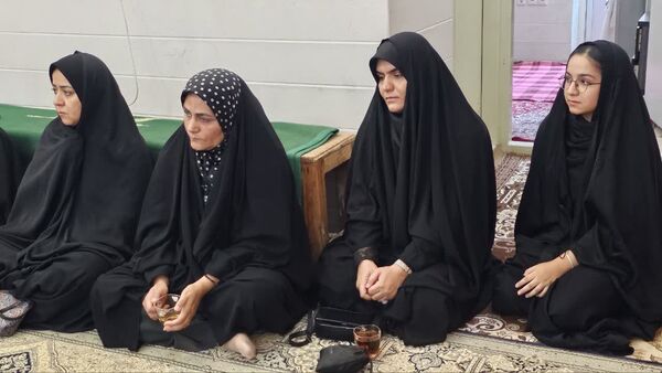 ادای احترام خبرنگاران پانا به مقام شهید جلال اقبال در چهل وششمین دیدار با خانواده شهدا