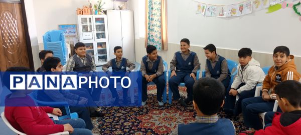 جلسه شورای دانش‌آموزی در مدرسه پویندگان فرهنگ خلیل آباد 