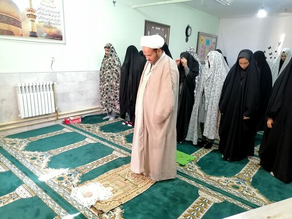 نمازجماعت دردبیرستان حاج مهدی روحانی ارغا