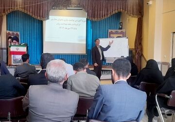 برگزاری کارگاه آموزشی با محوریت پیشگیری از آسیب‌های اجتماعی در شهرستان خانمیرزا