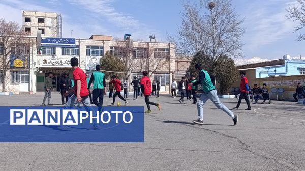مسابقات درون مدرسه‌ای فوتسال در دبیرستان امام رضا (ع) نیشابور 