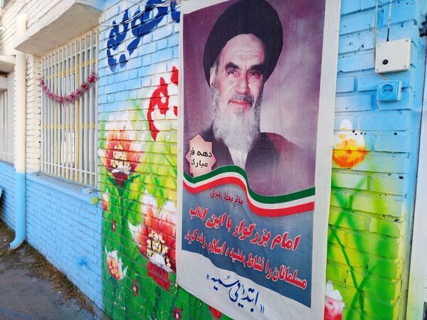 انقلابی شدن دبستان سمیه به مناسبت دهه فجر