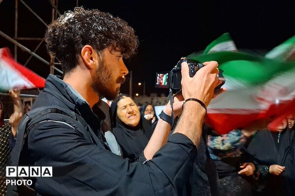شامگاهی دیگر از حضور گرمه مردمان باشتی در کف خیابان‌ها