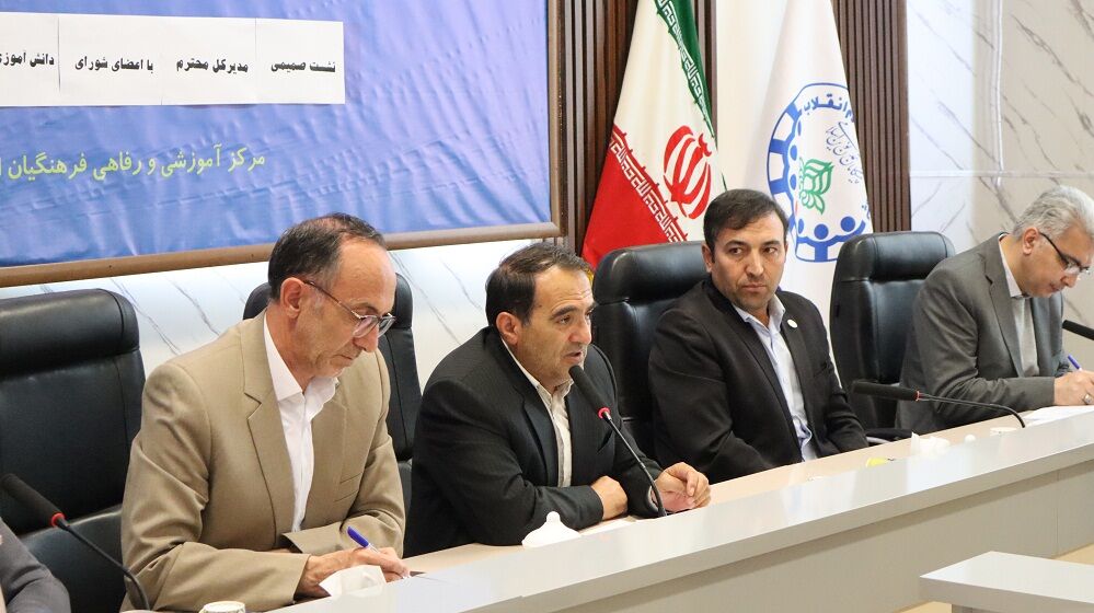 نشست صمیمی اعضای تشکل های دانش آموزی با مدیرکل آموزش وپرورش استان اردبیل