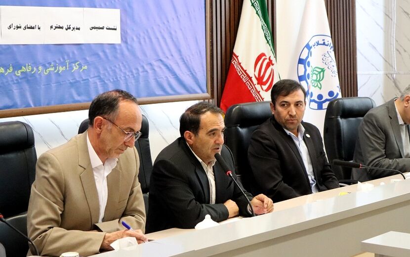 نشست صمیمی اعضای تشکل های دانش آموزی با مدیرکل آموزش وپرورش استان اردبیل