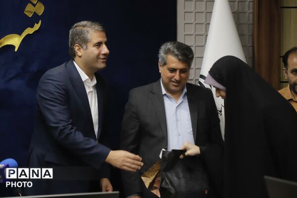 تجلیل مدیرکل آموزش و پرورش شهر تهران از مدیران سازمان دانش‌آموزی مناطق و مسئولان خبرگزاری پانا