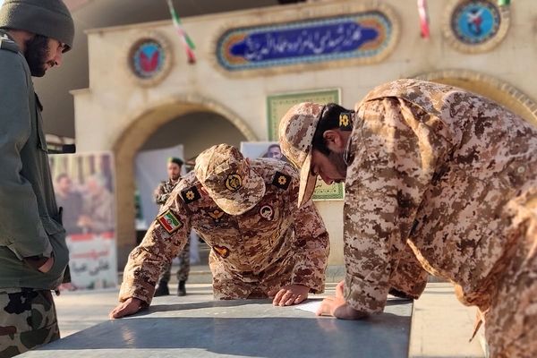 مراسم عزاداری حضرت ام‌البنین(س) همراه با تجلیل از خانواده‌های شهدا در رباط‌کریم