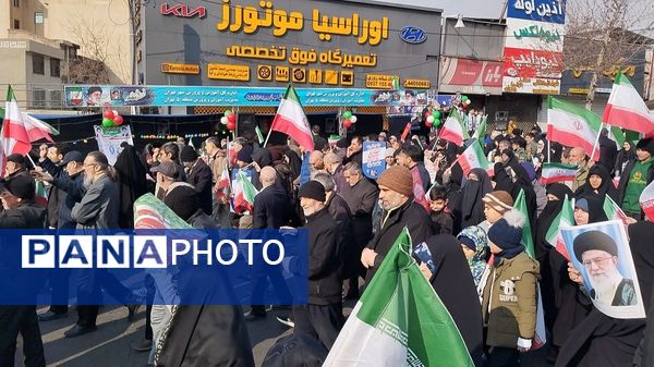 حماسه حضور فرهنگیان و دانش‌آموزان منطقه ۵ در راهپیمایی ۲۲ بهمن