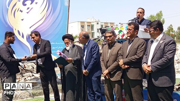 زنگ سپاس معلم همزمان با سراسر کشور در مدرسه شجره طیبه میناب