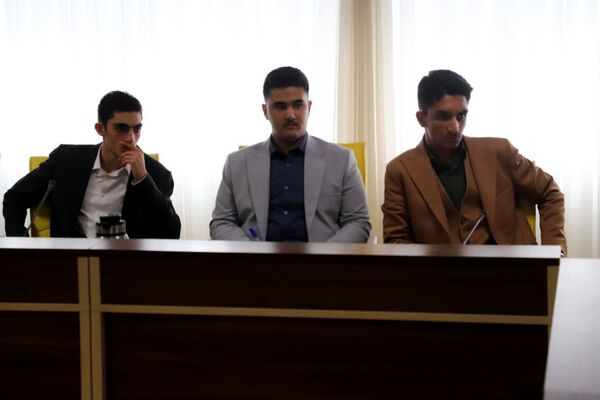 نشست مدیرکل آموزش و پرورش آذربایجان شرقی با نمایندگان مجلس دانش‌آموزی