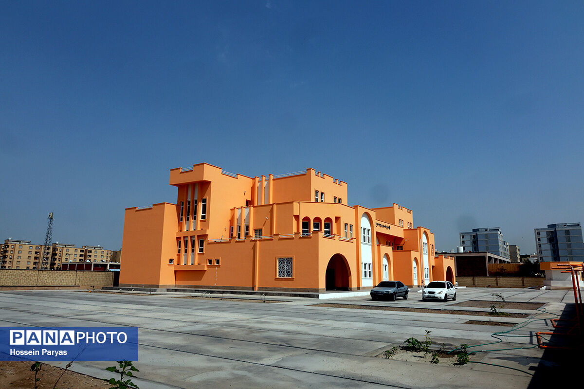 هنرستان دخترانه کار و دانش شهید مدافع حرم رضا زارعی – بندرعباس