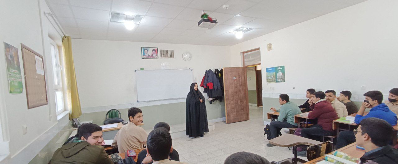 بازدید رئیس کارگروه آموزش متوسطه اداره آموزش و پرورش کاشمر‌ از دبیرستان میثاق