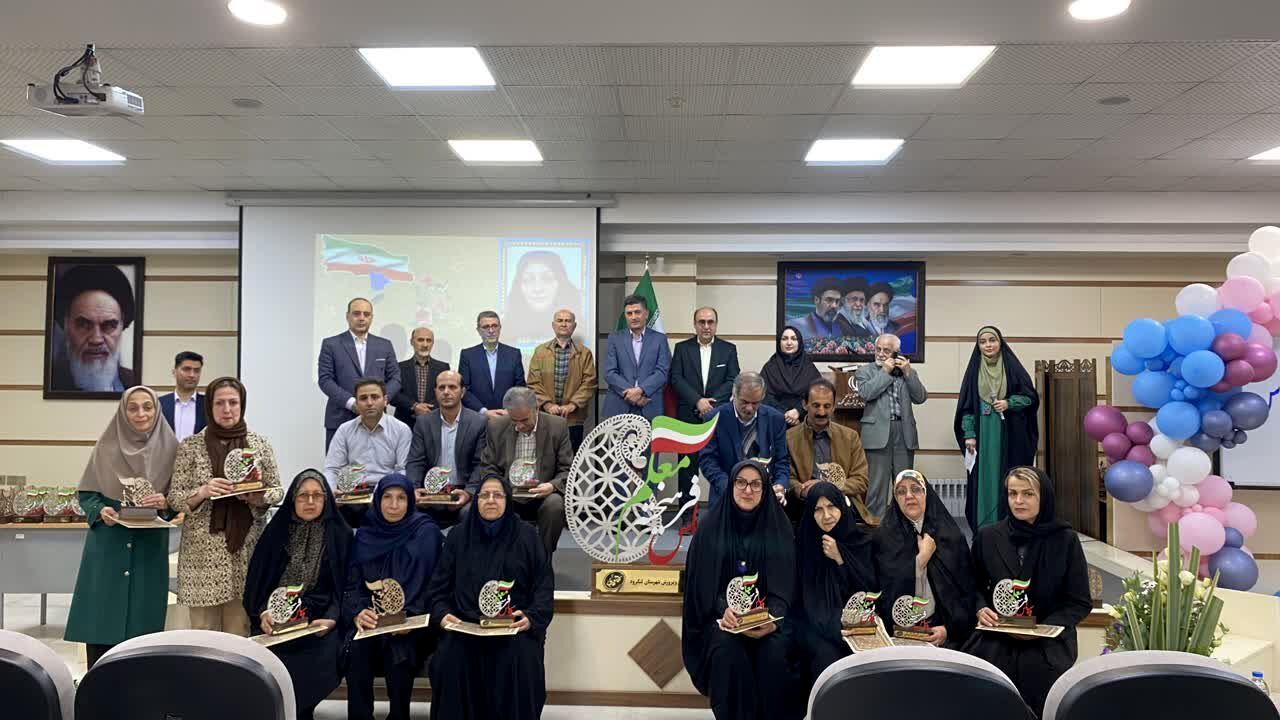 بزرگداشت هفته مقام معلم با تجلیل از ۳۰ معلم نمونه و ۶۰ فرهنگی بازنشسته در لنگرود