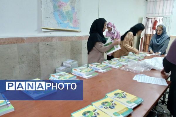 آماده‌سازی و توزیع کتب درسی برای سال تحصیلی جدید در مدارس ملارد
