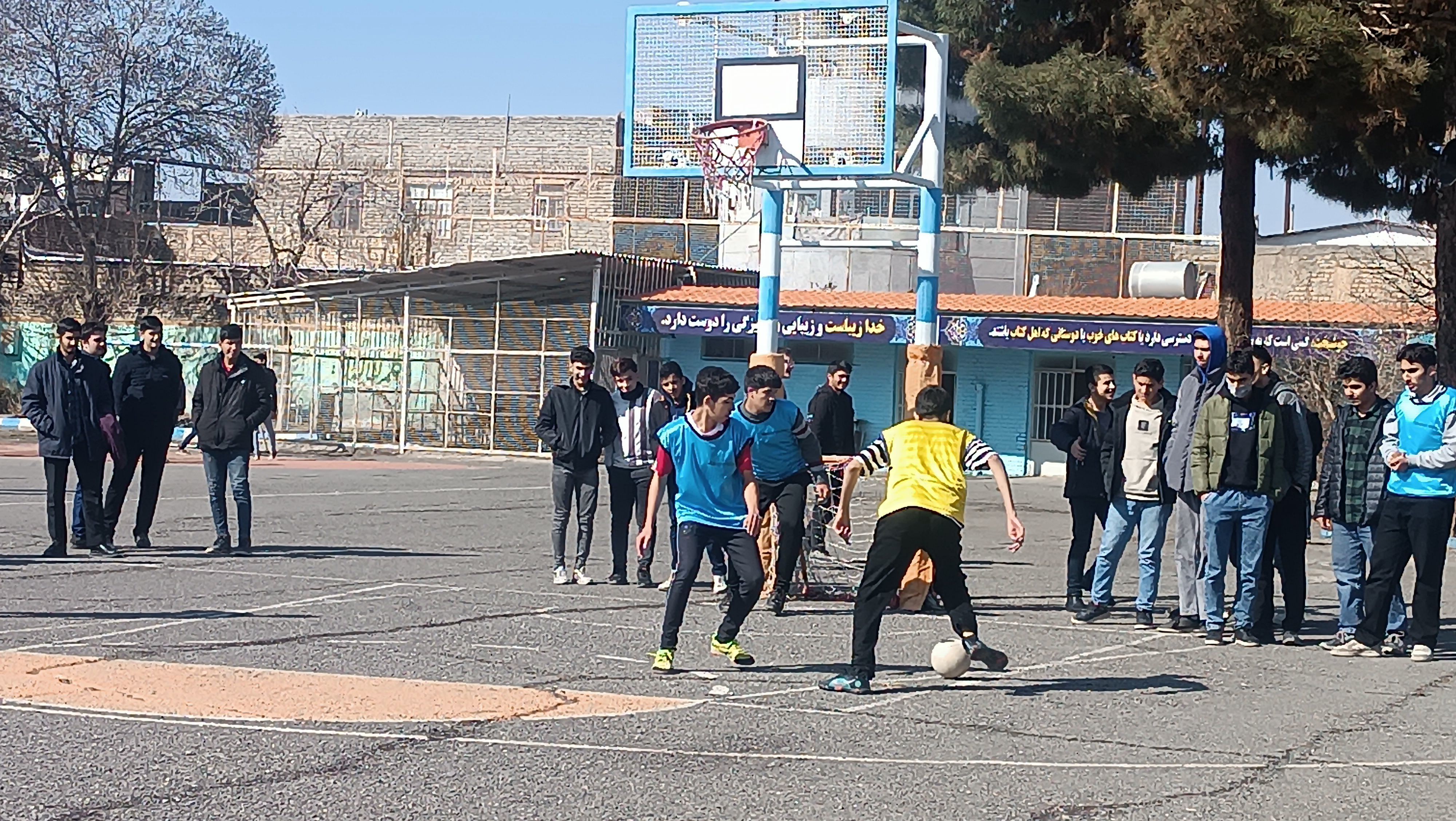 روز دوم از مسابقات گل کوچک دبیرستان شاهد ابوذر غفاری نیشابور 