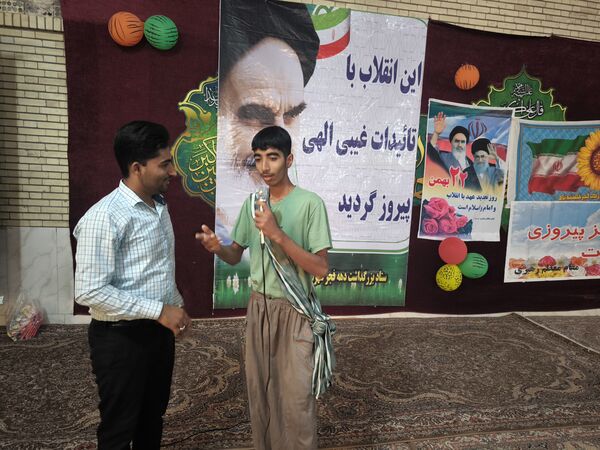 جشن اعیاد شعبانیه و تقدیر از دانش‌آموزان برتر آموزشگاه شهید بهشتی مزرعه