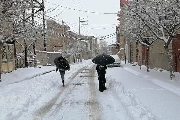 بارش اولین برف در بهمن ماه در شهر بار 