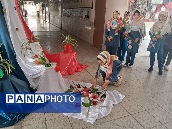 دانش‌آموزان مدرسه سمیه به استقبال دهه فجر رفتند