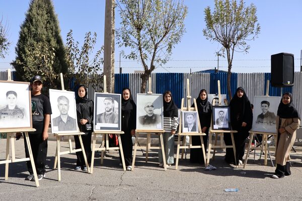 حضور پرشور دانش‌آموزان و مسئولین در راهپیمایی ۱۳ آبان در ناحیه یک بهارستان