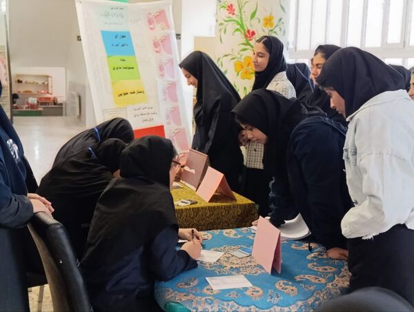 انتخابات مدرسه‌ای در دبیرستان هیات امنایی مطهره گالیکش