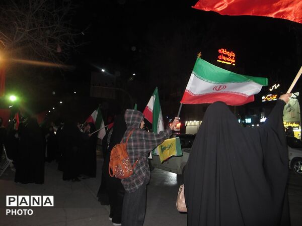کاروان خودرویی و تجمع مردمی در شهرکرد