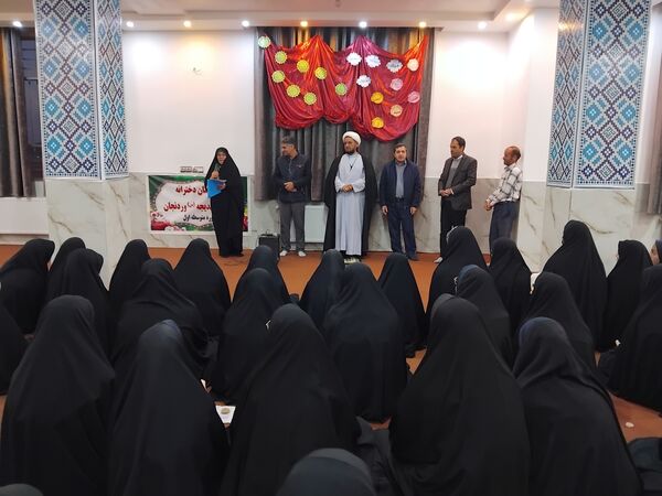 جزء خوانی‌ و ضیافت‌افطاری در‌ مدرسه حضرت خدیجه(س) شهر‌ وردنجان