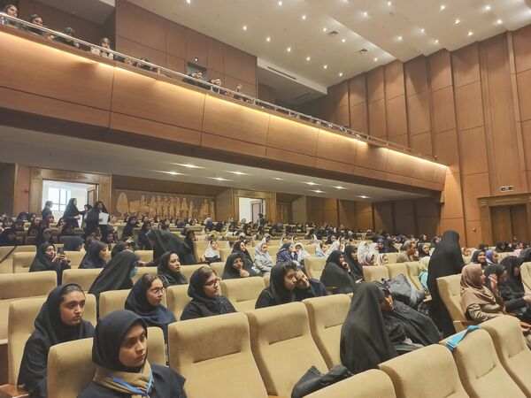تجلیل از دانش‌آموزان برگزیده چهل و دومین‌ مسابقات فرهنگی و هنری امید فردا ناحیه ۳ مشهد مقدس 