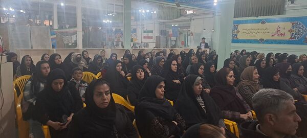 جلسه آموزش خانواده ویژه والدین پایه‌های دهم و یازدهم در دبیرستان شاهد ابوذر غفاری 