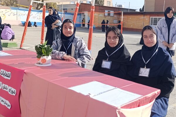انتخابات شورای دانش آموزی در دبیرستان مهر نیشابور
