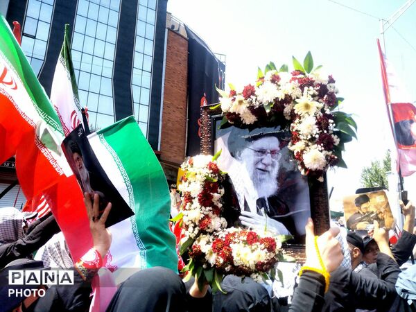 حضور دانش‌آموزان مدارس صدرای ولایت و شاهد فرقانی بناب در تشییع رهبر شهید