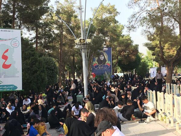 برپایی مراسم دعای عرفه در گلستان شهدای اصفهان