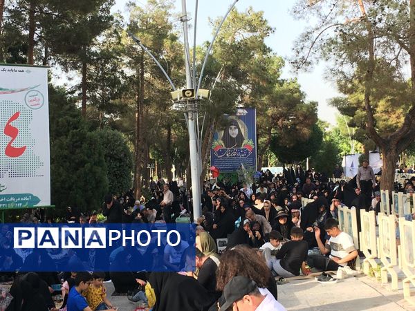 برپایی مراسم دعای عرفه در گلستان شهدای اصفهان