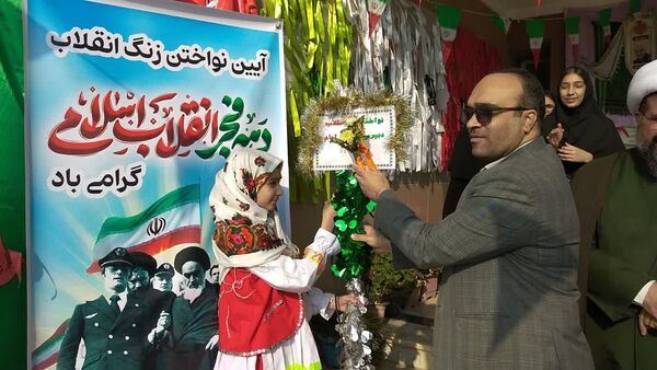 طنین زنگ انقلاب در مدارس گلوگاه