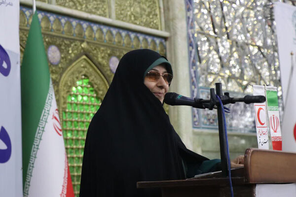 همایش تجلیل از دختران عضو هلال احمر در قم