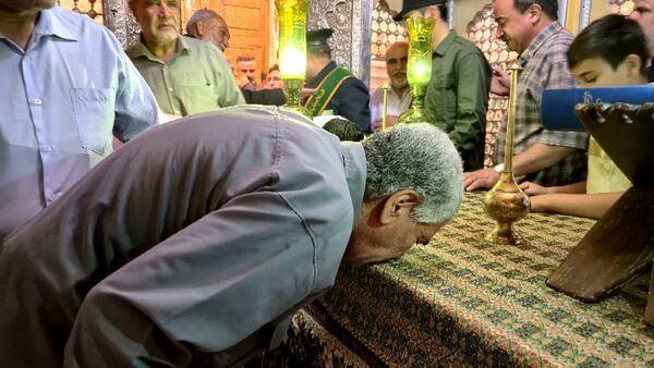 مراسم غبارروبی ضریح مطهر حضرت سلطانعلی(ع) همزمان با میلاد پیامبر(ص) و امام صادق(ع) در مشهد اردهال