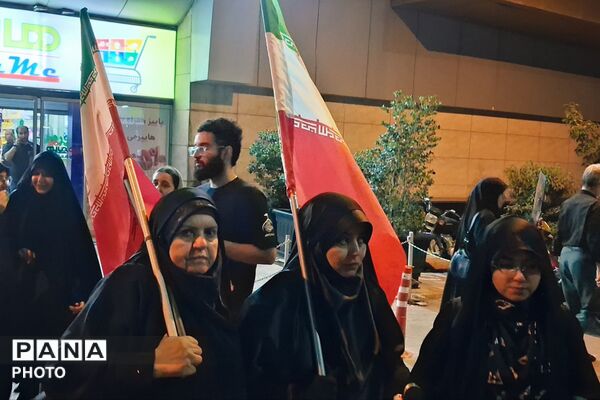 روایت یک همدلی؛ از میان جمعیتی که هنوز ایستاده‌اند