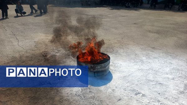 آموزش ایمنی و اطفای حریق برای دانش‌آموزان دبیرستان فرهنگیان
